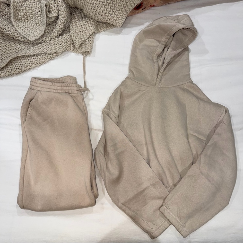 ZARA CROPPED SWEATER AND JOGGER SET S & M